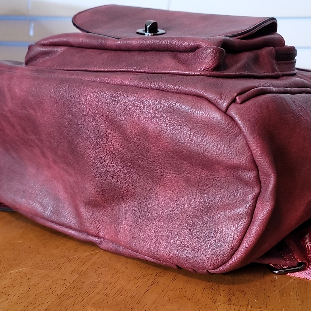 Deep Red Leather Backpack - Picture 5 of 10